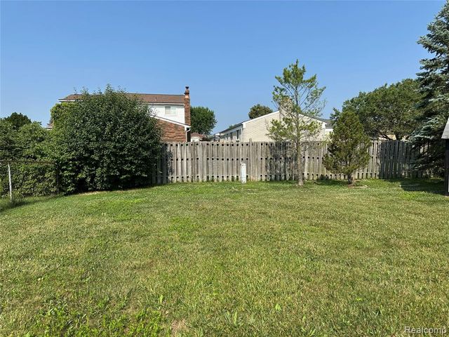 37631 Douglas Court, Sterling Heights, MI 48310