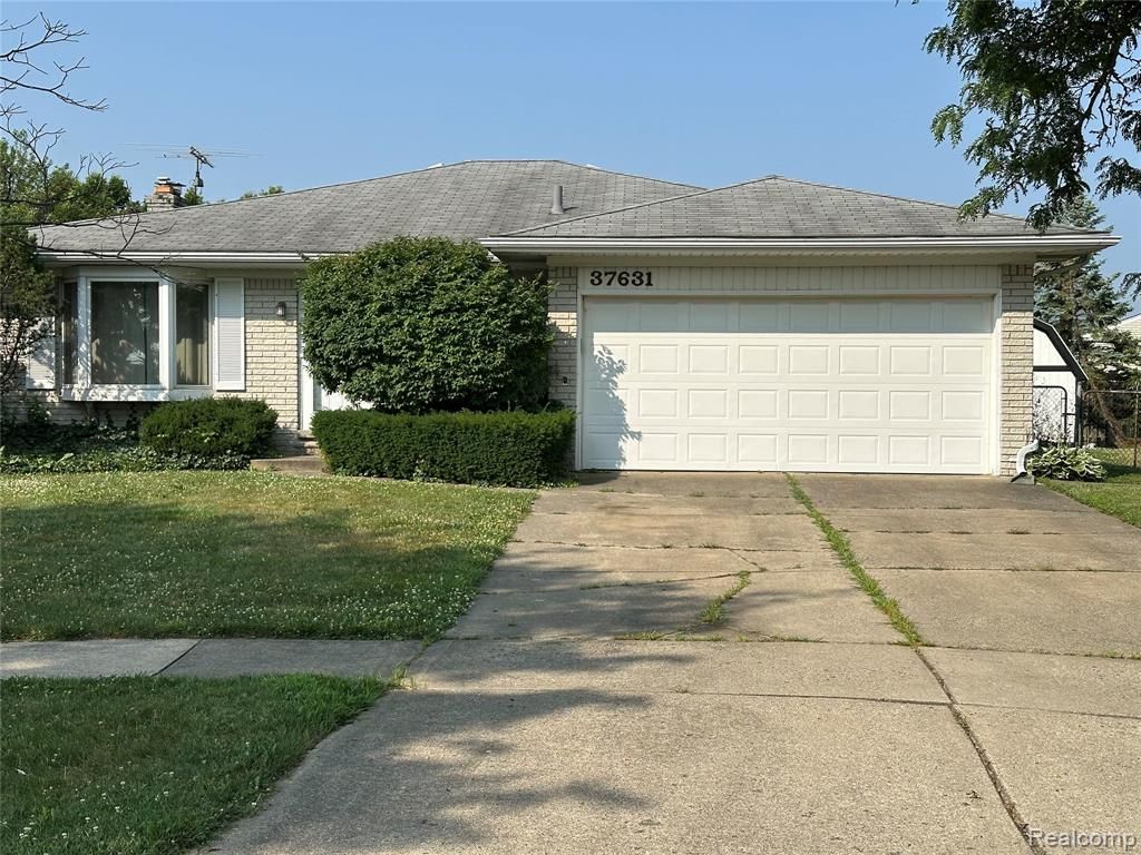 37631 Douglas Court, Sterling Heights, MI 48310