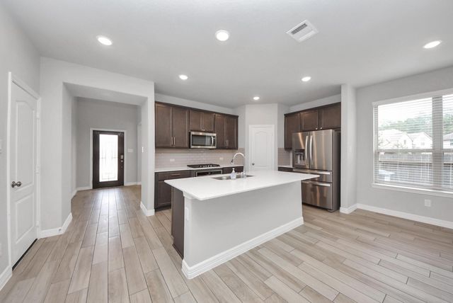 196 Chestnut Meadow Drive, Conroe, TX 77384