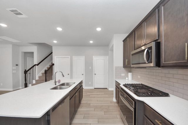 196 Chestnut Meadow Drive, Conroe, TX 77384