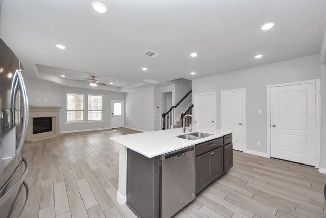 196 Chestnut Meadow Drive, Conroe, TX 77384