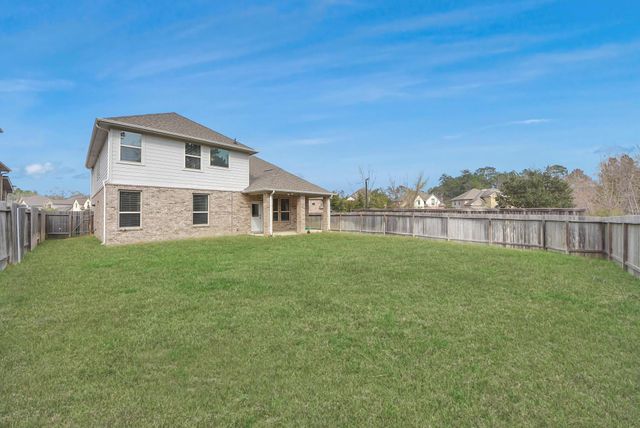 196 Chestnut Meadow Drive, Conroe, TX 77384