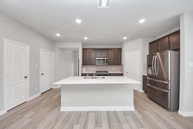 196 Chestnut Meadow Drive, Conroe, TX 77384