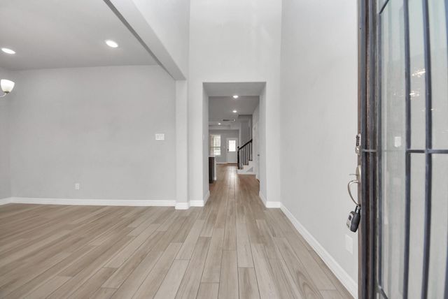 196 Chestnut Meadow Drive, Conroe, TX 77384