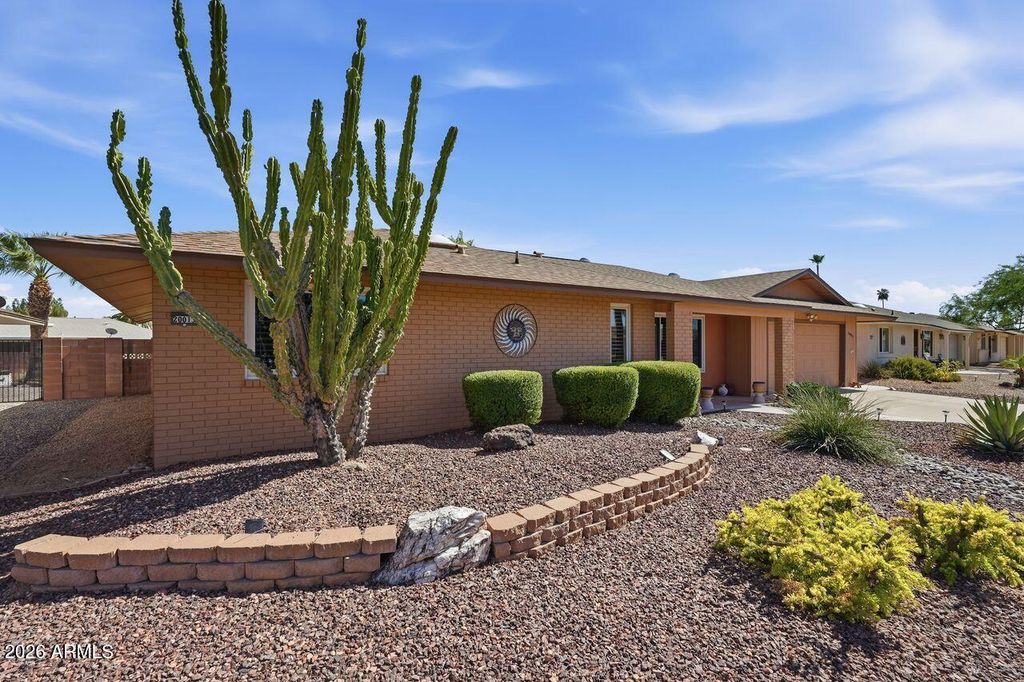 20013 N WILLOWCREEK Circle, Sun City, AZ 85373 — photo 2