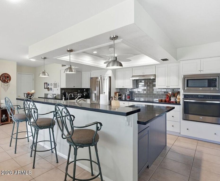 20013 N WILLOWCREEK Circle, Sun City, AZ 85373 — photo 3