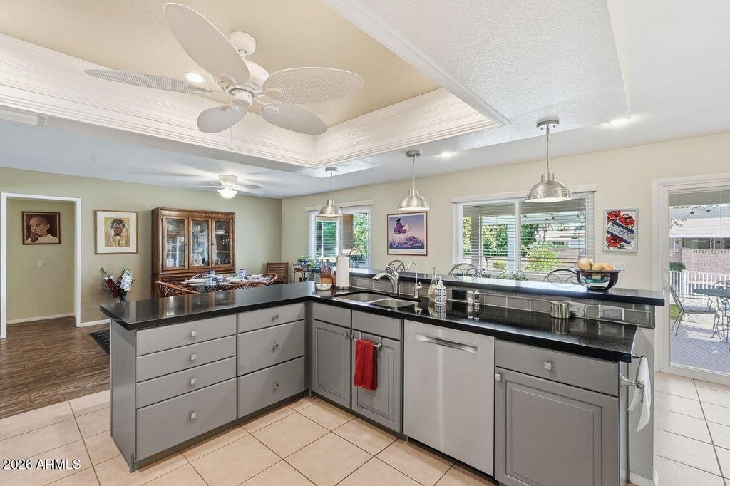 20013 N WILLOWCREEK Circle, Sun City, AZ 85373 — photo 4