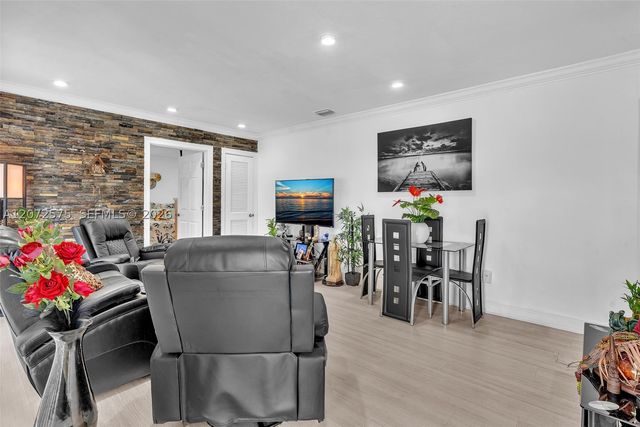 340 W 55th St, Hialeah, FL 33012