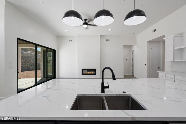 288 EMERALD DUST Place, El Paso, TX 79928