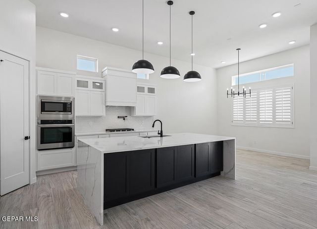 288 EMERALD DUST Place, El Paso, TX 79928