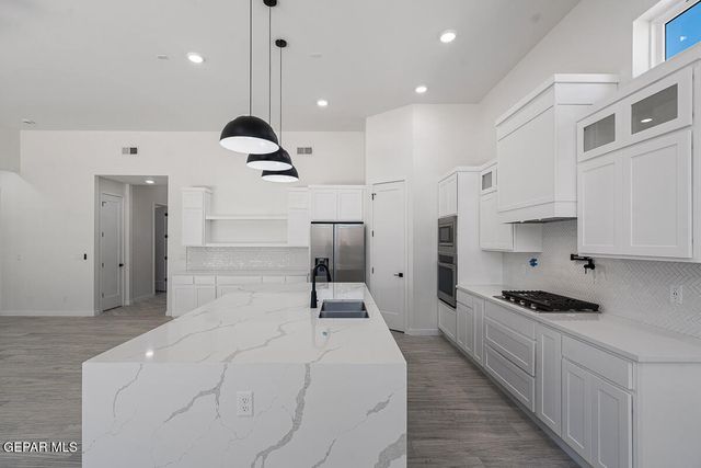 288 EMERALD DUST Place, El Paso, TX 79928