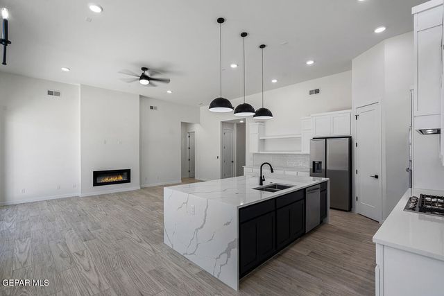 288 EMERALD DUST Place, El Paso, TX 79928