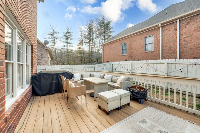 901 Deer Pointe Ct, Nashville, TN 37221