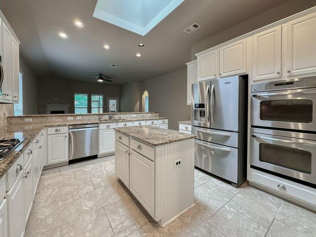 10 Pilot Rock Place, Tomball, TX 77375