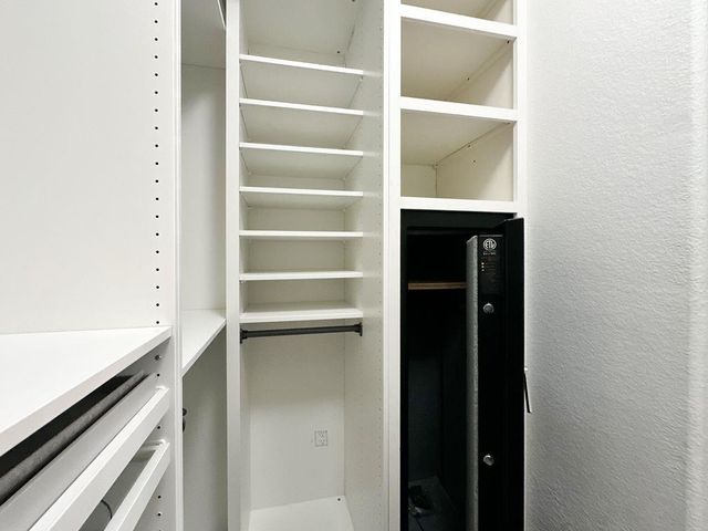 10 Pilot Rock Place, Tomball, TX 77375