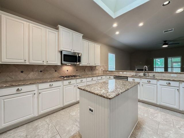 10 Pilot Rock Place, Tomball, TX 77375