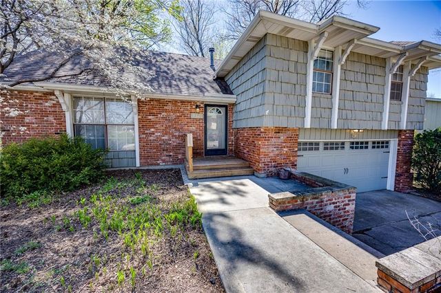 3421 W 10th Place, Lawrence, KS 66049