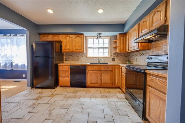 3421 W 10th Place, Lawrence, KS 66049