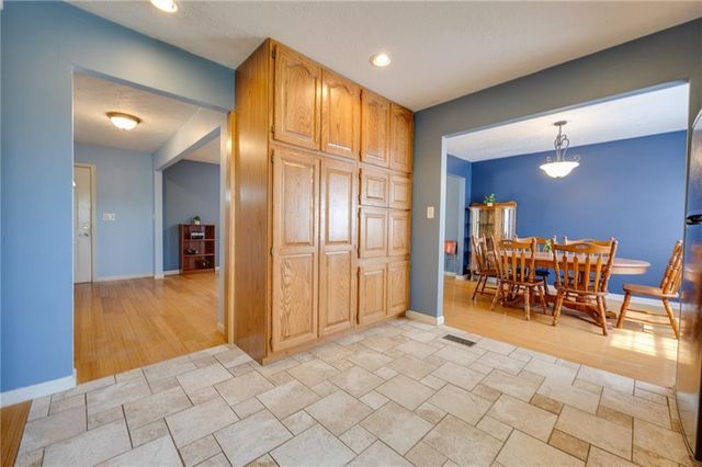 3421 W 10th Place, Lawrence, KS 66049