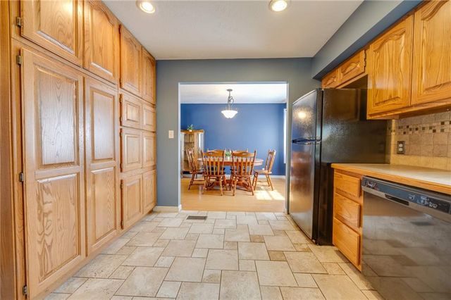 3421 W 10th Place, Lawrence, KS 66049