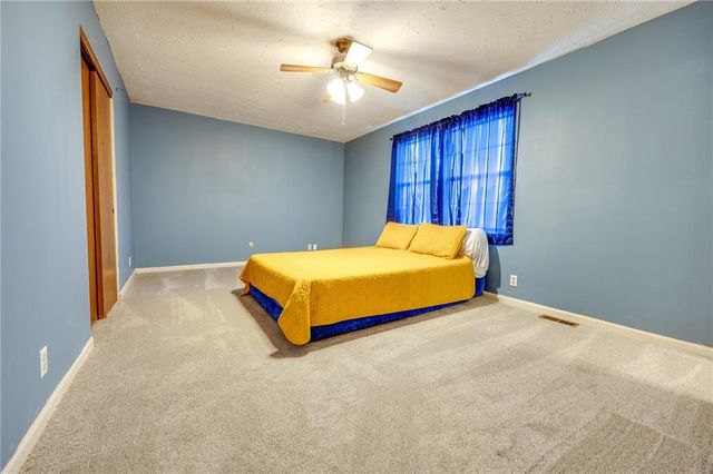 3421 W 10th Place, Lawrence, KS 66049