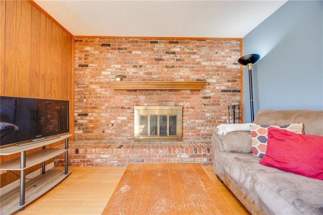 3421 W 10th Place, Lawrence, KS 66049