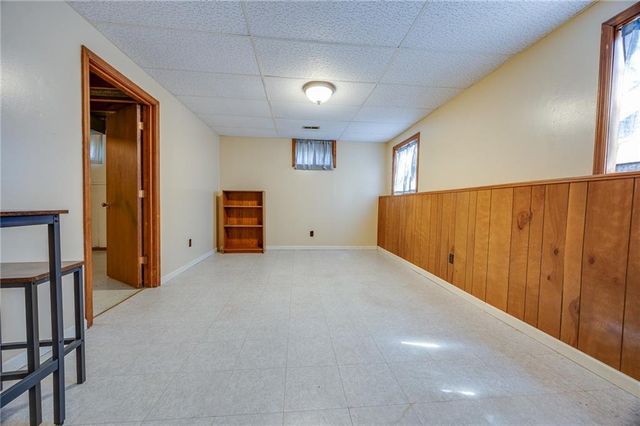 3421 W 10th Place, Lawrence, KS 66049