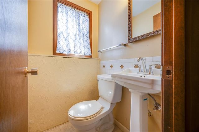 3421 W 10th Place, Lawrence, KS 66049