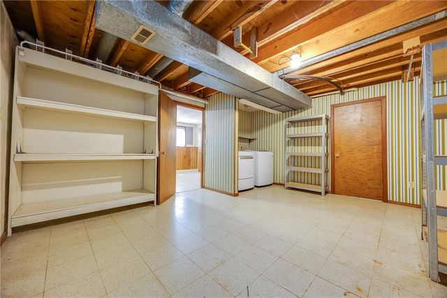 3421 W 10th Place, Lawrence, KS 66049