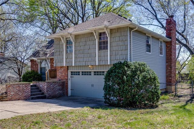 3421 W 10th Place, Lawrence, KS 66049