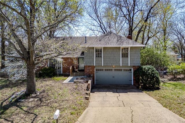 3421 W 10th Place, Lawrence, KS 66049
