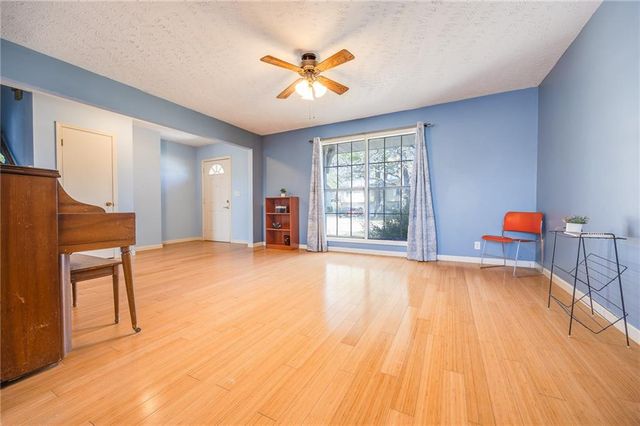 3421 W 10th Place, Lawrence, KS 66049