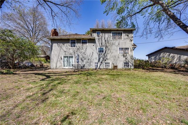 3421 W 10th Place, Lawrence, KS 66049