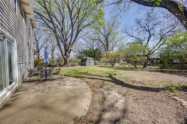 3421 W 10th Place, Lawrence, KS 66049