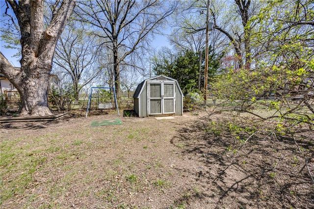 3421 W 10th Place, Lawrence, KS 66049