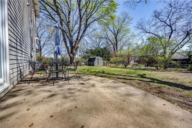 3421 W 10th Place, Lawrence, KS 66049