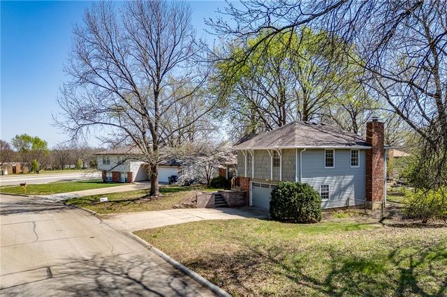 3421 W 10th Place, Lawrence, KS 66049
