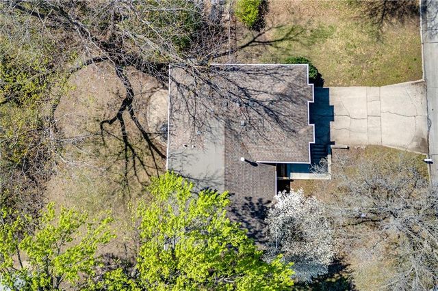 3421 W 10th Place, Lawrence, KS 66049