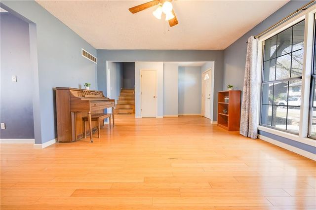 3421 W 10th Place, Lawrence, KS 66049