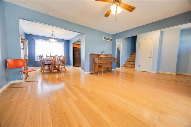 3421 W 10th Place, Lawrence, KS 66049