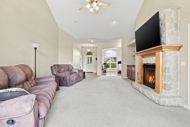 478 E Sequoia Street, Republic, MO 65738