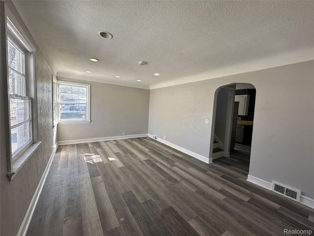 3241 Walton Avenue, Flint Charter Township, MI 48504