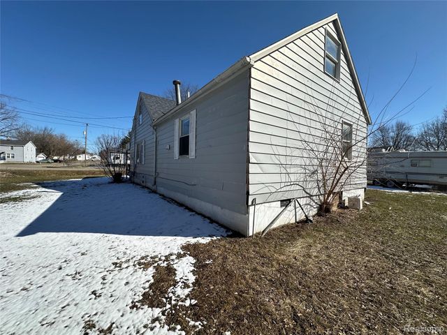 3241 Walton Avenue, Flint Charter Township, MI 48504