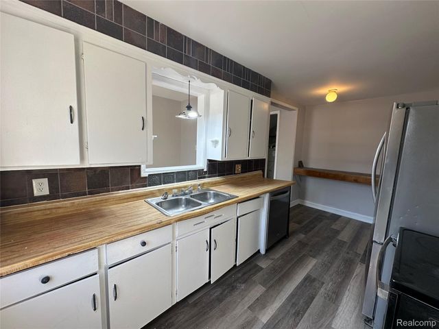 3241 Walton Avenue, Flint Charter Township, MI 48504