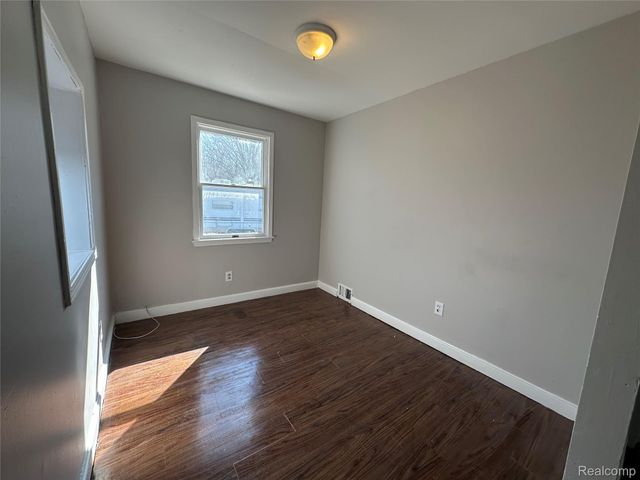 3241 Walton Avenue, Flint Charter Township, MI 48504