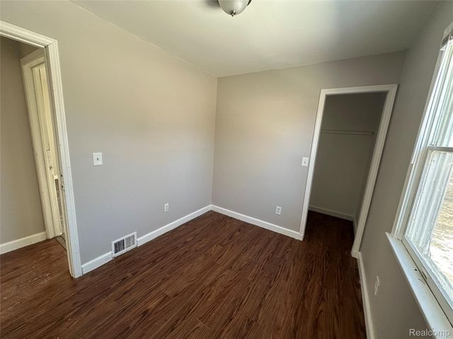 3241 Walton Avenue, Flint Charter Township, MI 48504