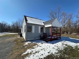 3241 Walton Avenue, Flint Charter Township, MI 48504