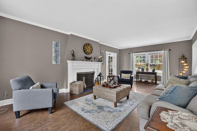 327 McClellan Boulevard, Davenport, IA 52803