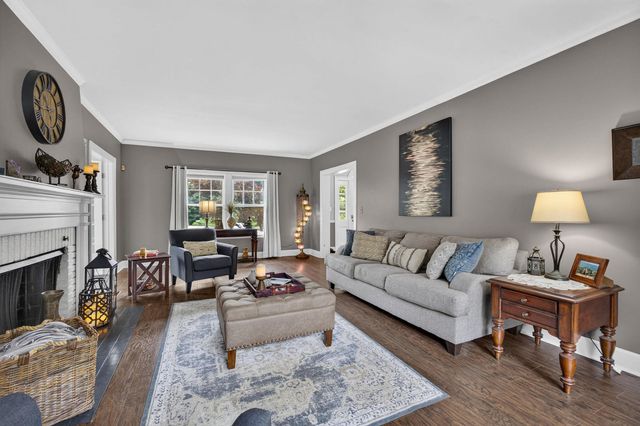 327 McClellan Boulevard, Davenport, IA 52803