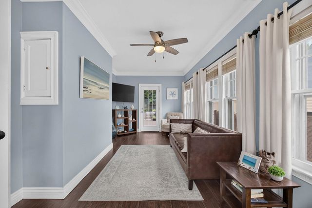 327 McClellan Boulevard, Davenport, IA 52803